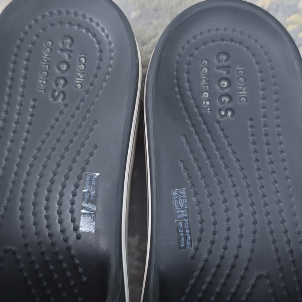 Crocs band Round Toe Platform Slides - Picture 4 of 11